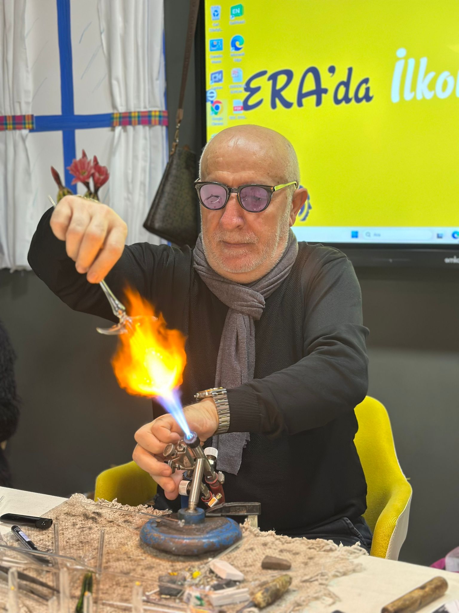 ERA Koleji – ATEŞTEN SANATA:CAM ÜFLEME ATÖLYEMİZ görseli