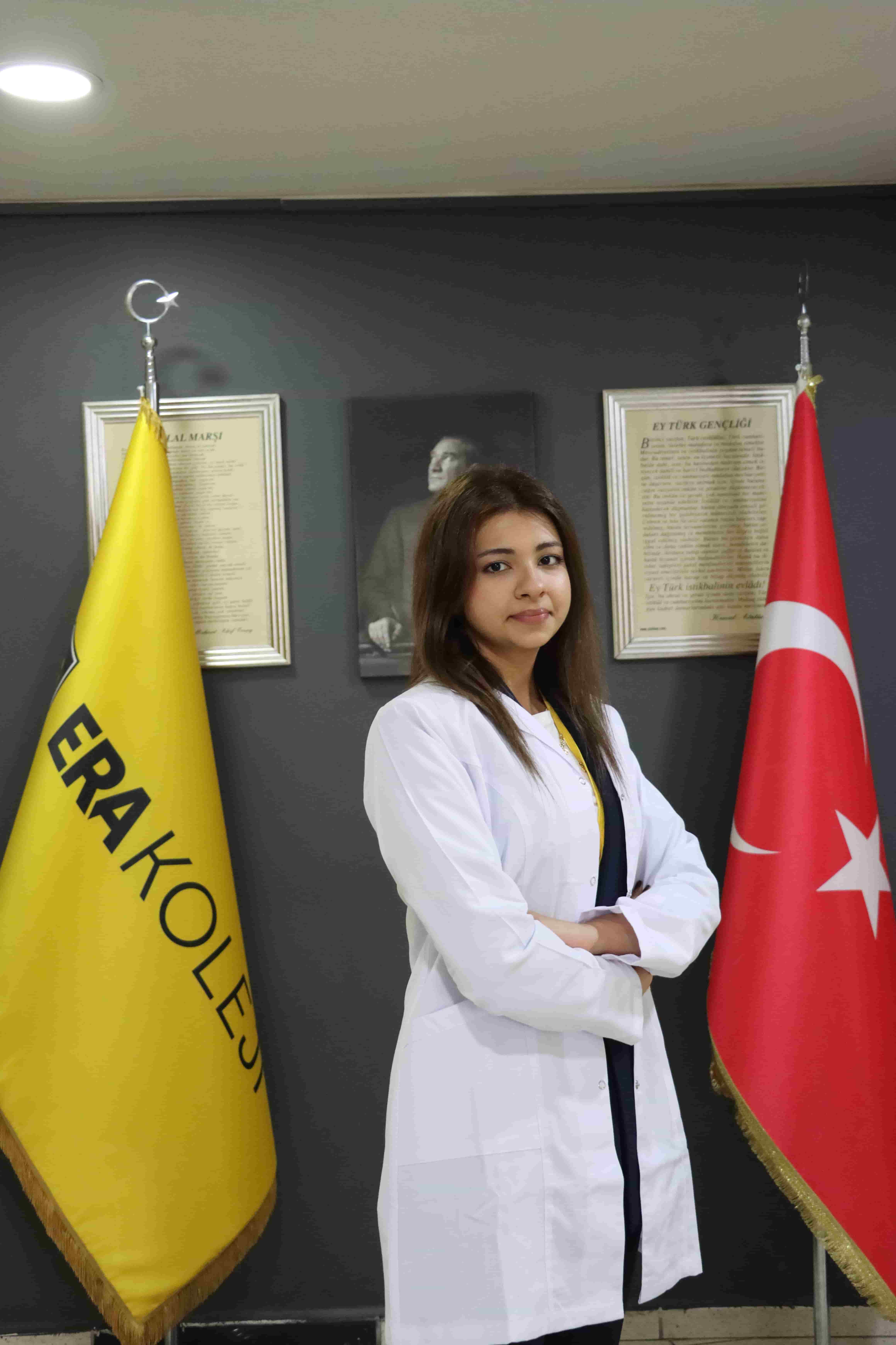 İPEK KURT — İNGİLİZCE ÖĞRETMENİ (Florya Kampüsü)