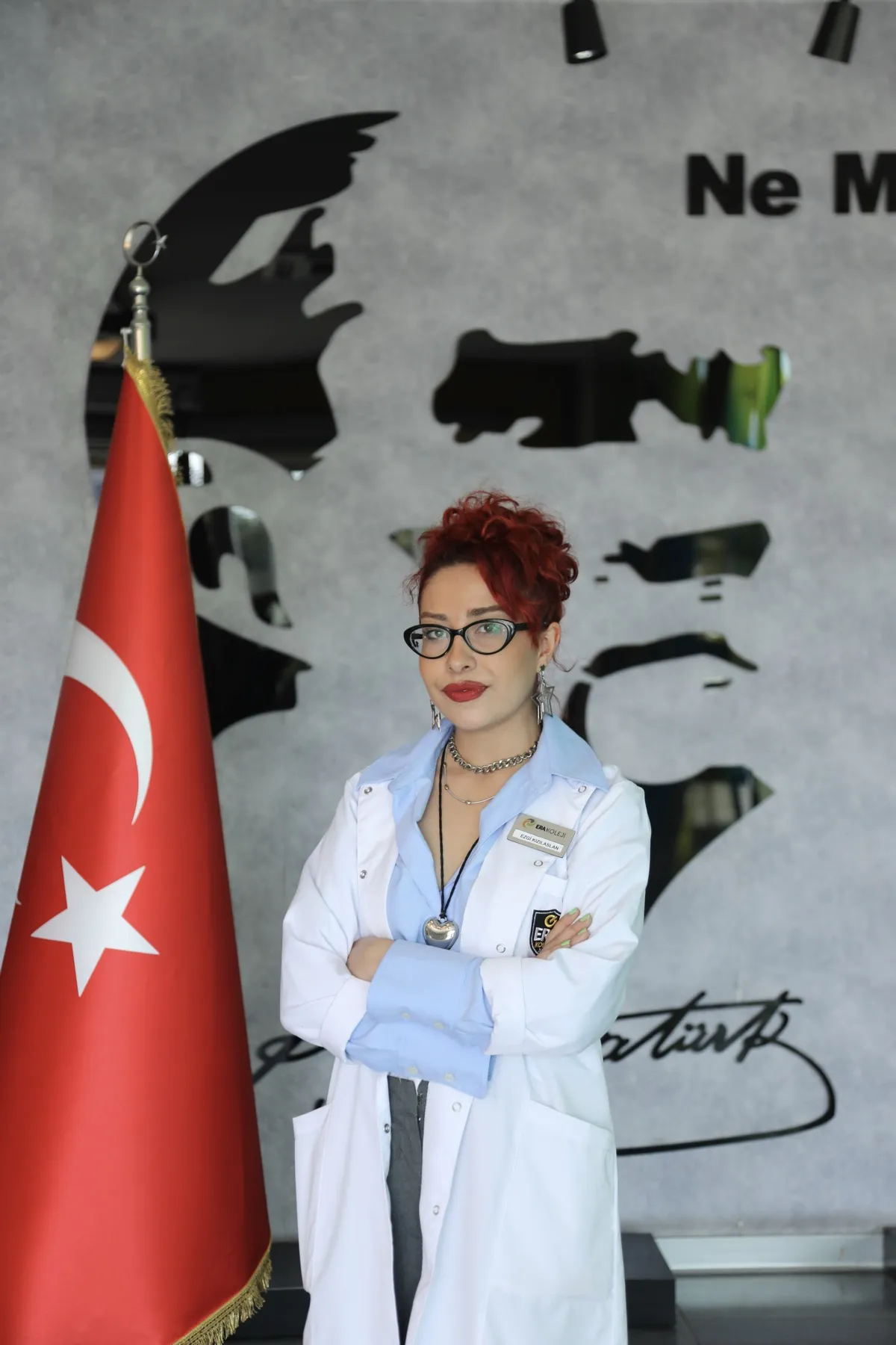 EZGİ KIZILASLAN  — İNGİLİZCE ÖĞRETMENİ (Çamlıca Kampüsü)