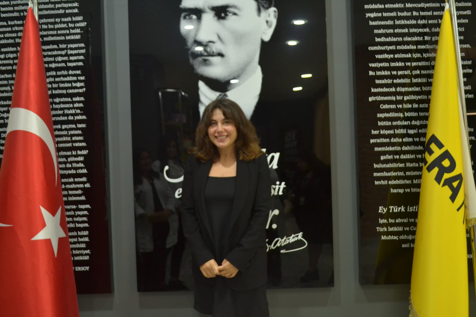 BURCU AKAR — GÖRSEL SANATLAR ÖĞRETMENİ (Şişli Bomonti Kampüsü)