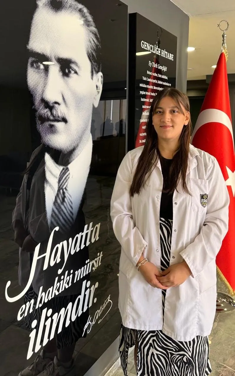 SILA KÜBRA KARDUZ — İNGİLİZCE ÖĞRETMENİ (Pendik Kampüsü - Lise)
