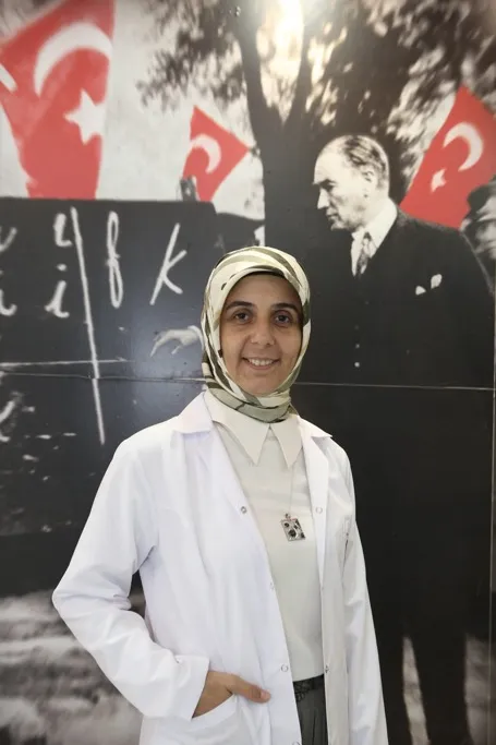 ZÜLEYHA KARACAN — GÖRSEL SANATLAR ÖĞRETMENİ (Florya Kampüsü)