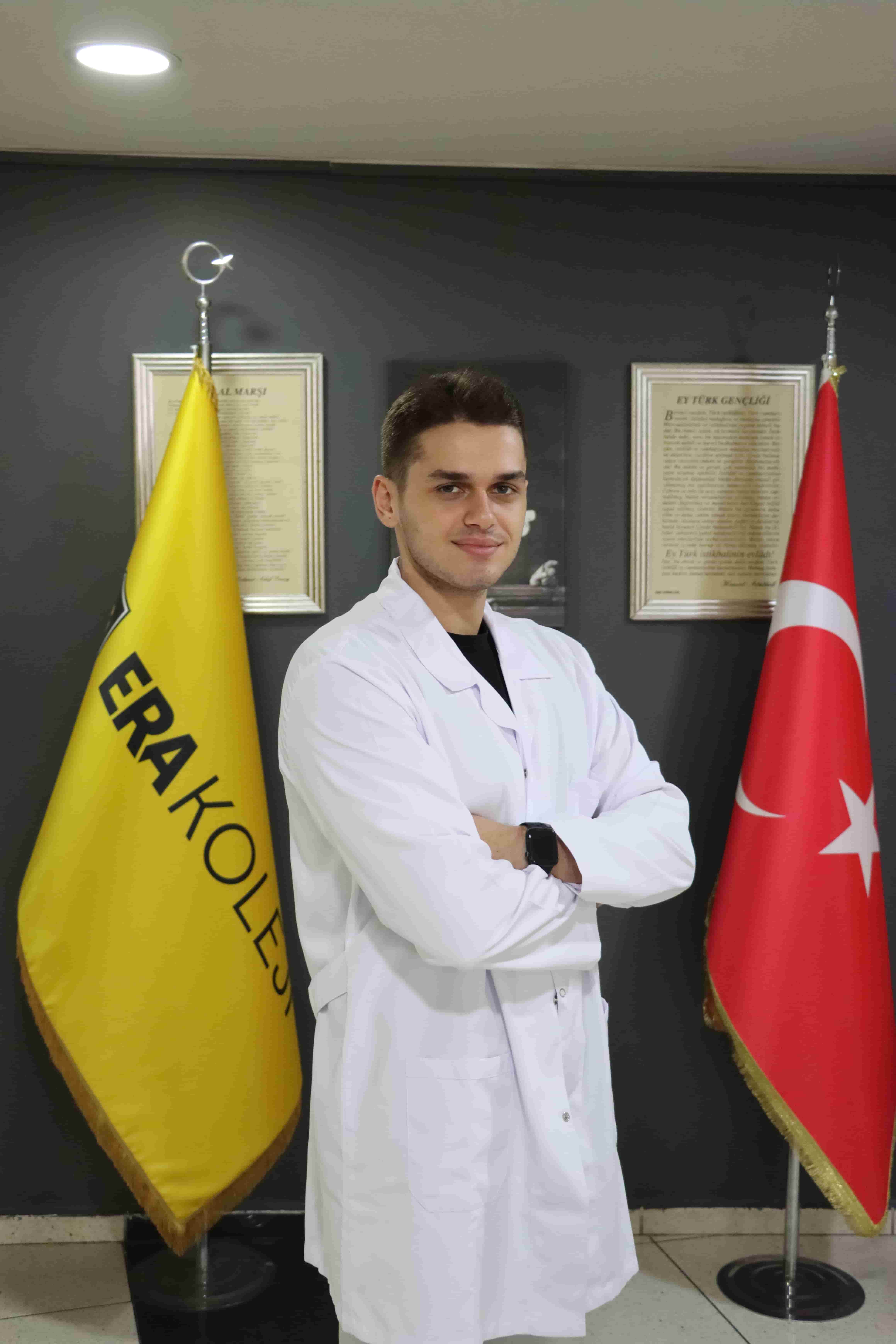 KAAN ÖZKAN — İNGİLİZCE ÖĞRETMENİ (Florya Kampüsü)