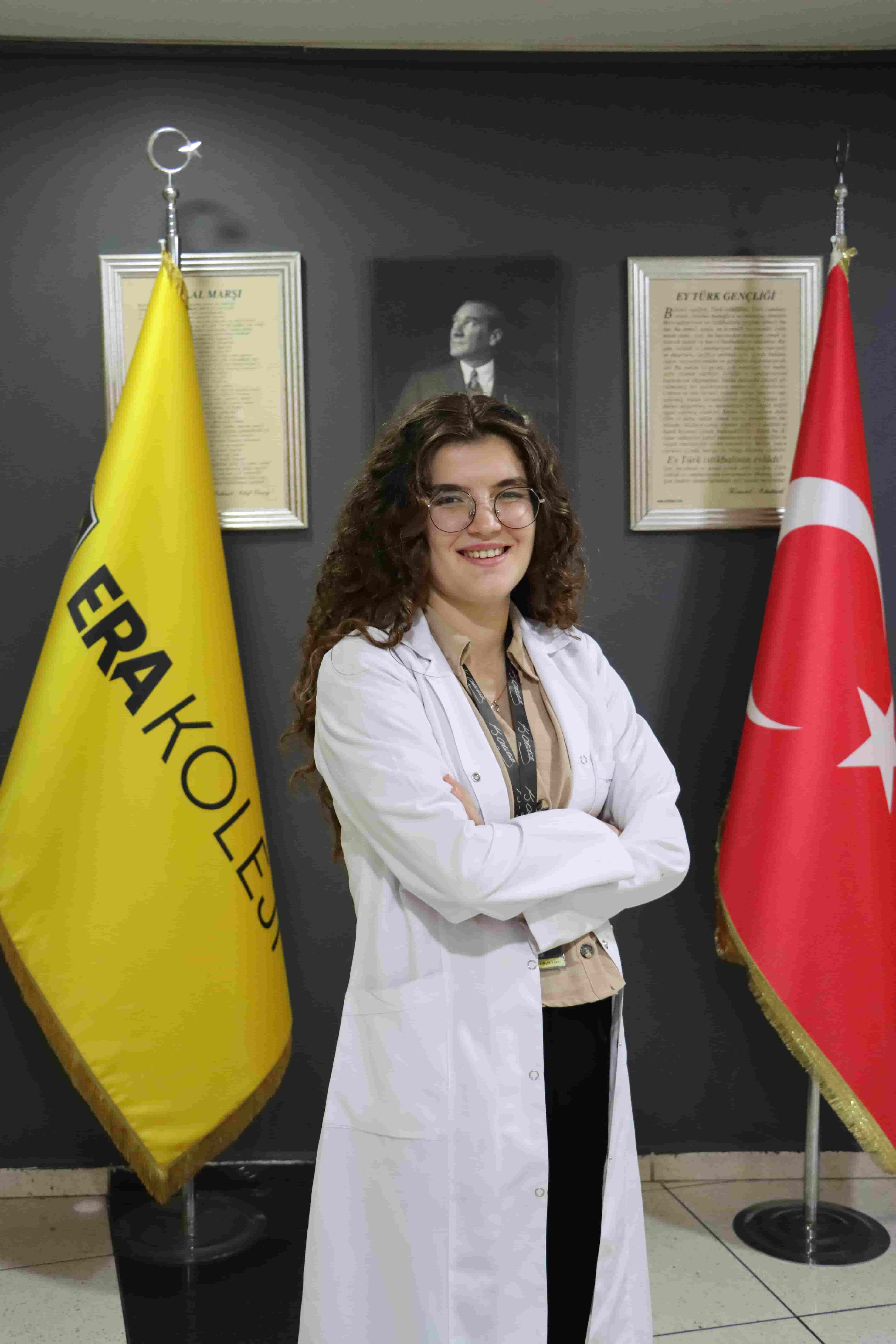 FERİDE MELİKE AKTEPE — TÜRKÇE ÖĞRETMENİ (Florya Kampüsü)