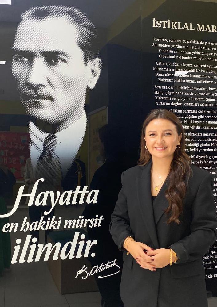ŞERİFE KARA — İNGİLİZCE ÖĞRETMENİ (Haliç Kampüsü)