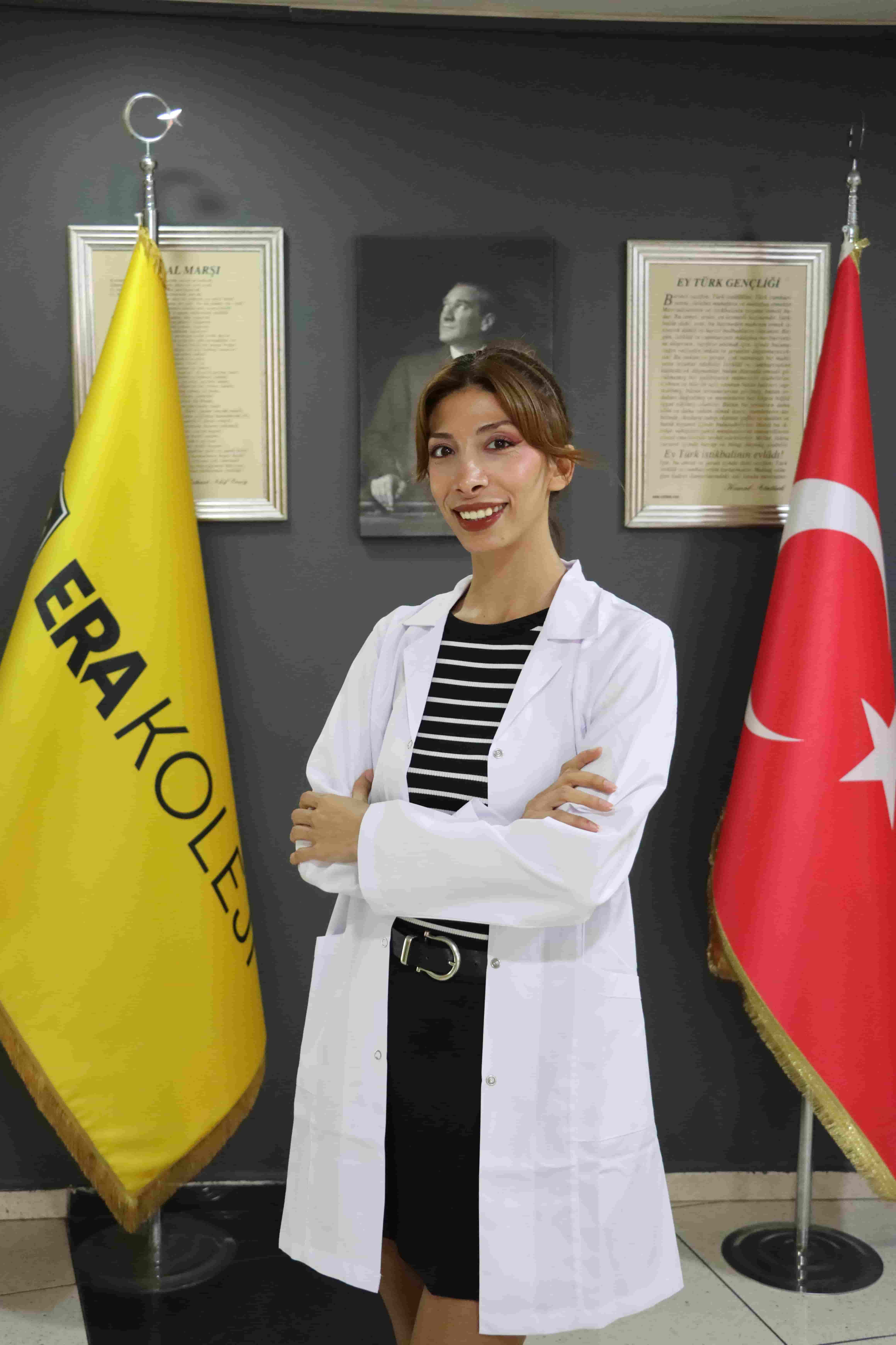 ESMER KARADAŞLI — GÖRSEL SANATLAR ÖĞRETMENİ (Florya Kampüsü)