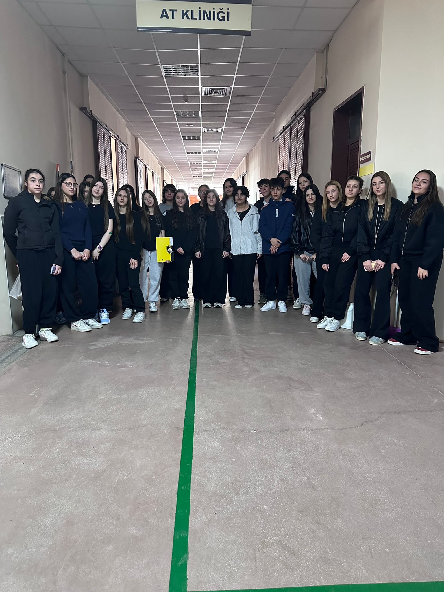 ERA Koleji – LİSE ÖĞRENCİLERİMİZİN MESLEK SEÇİMLERİNE REHBER OLMAK AMACIYLA ULUDAĞ ÜNİVERSİTESİ VETERİNER FAKÜLTESİNİ ZİYARET ETTİK görseli