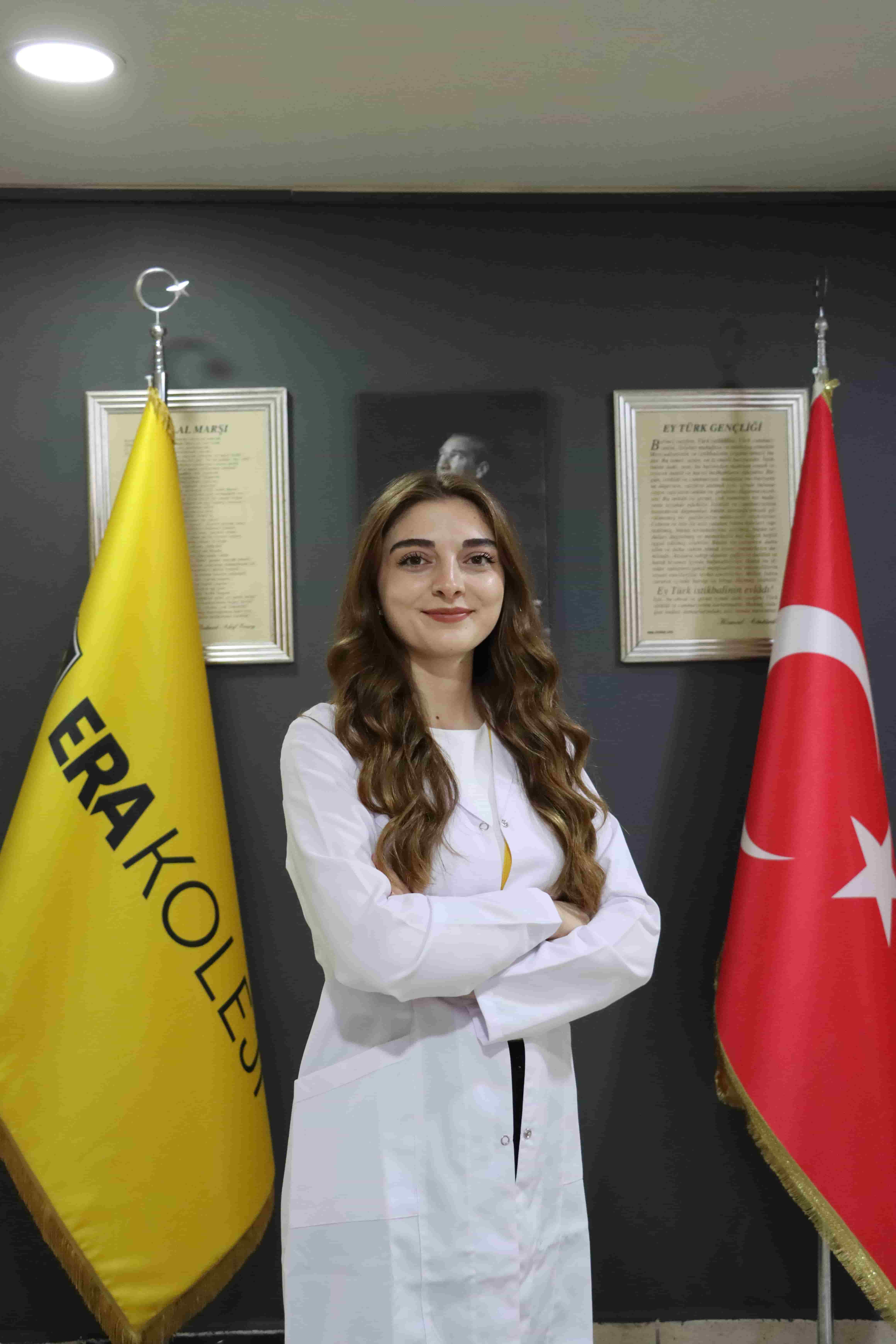 RABİA DİLARA AĞIRBAŞ — İNGİLİZCE ÖĞRETMENİ (Florya Kampüsü)