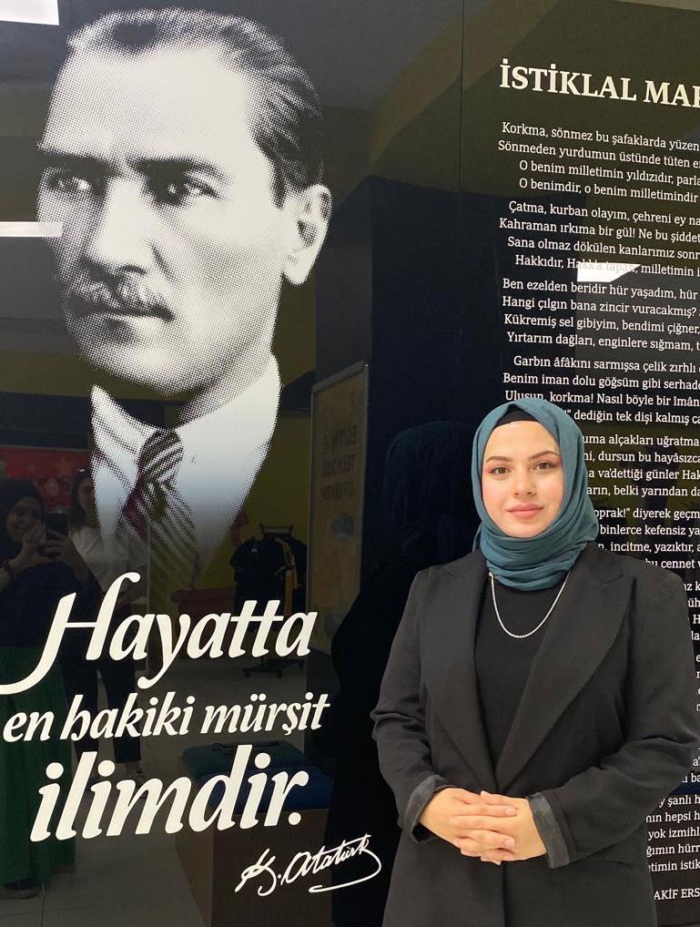 EMİNE AĞAR — İNGİLİZCE ÖĞRETMENİ (Haliç Kampüsü)