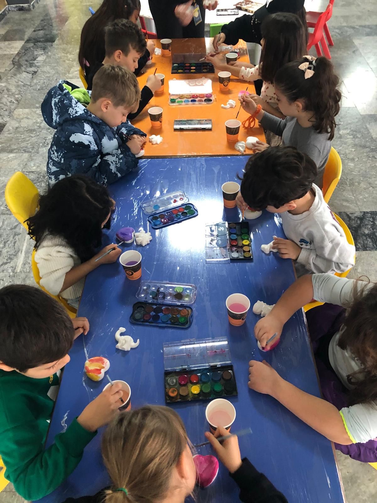 ERA Koleji – ERA Koleji İzmir Mavişehir Kampüsü’nde Minik Eller Kokulu Taşların Büyülü Dünyasında Buluştu görseli