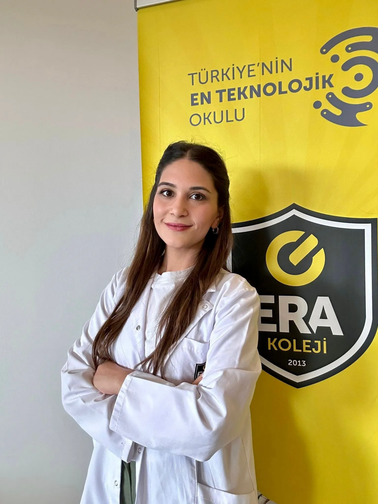 YAĞMUR ÖZDEN — İNGİLİZCE ÖĞRETMENİ (Gebze Kampüsü)