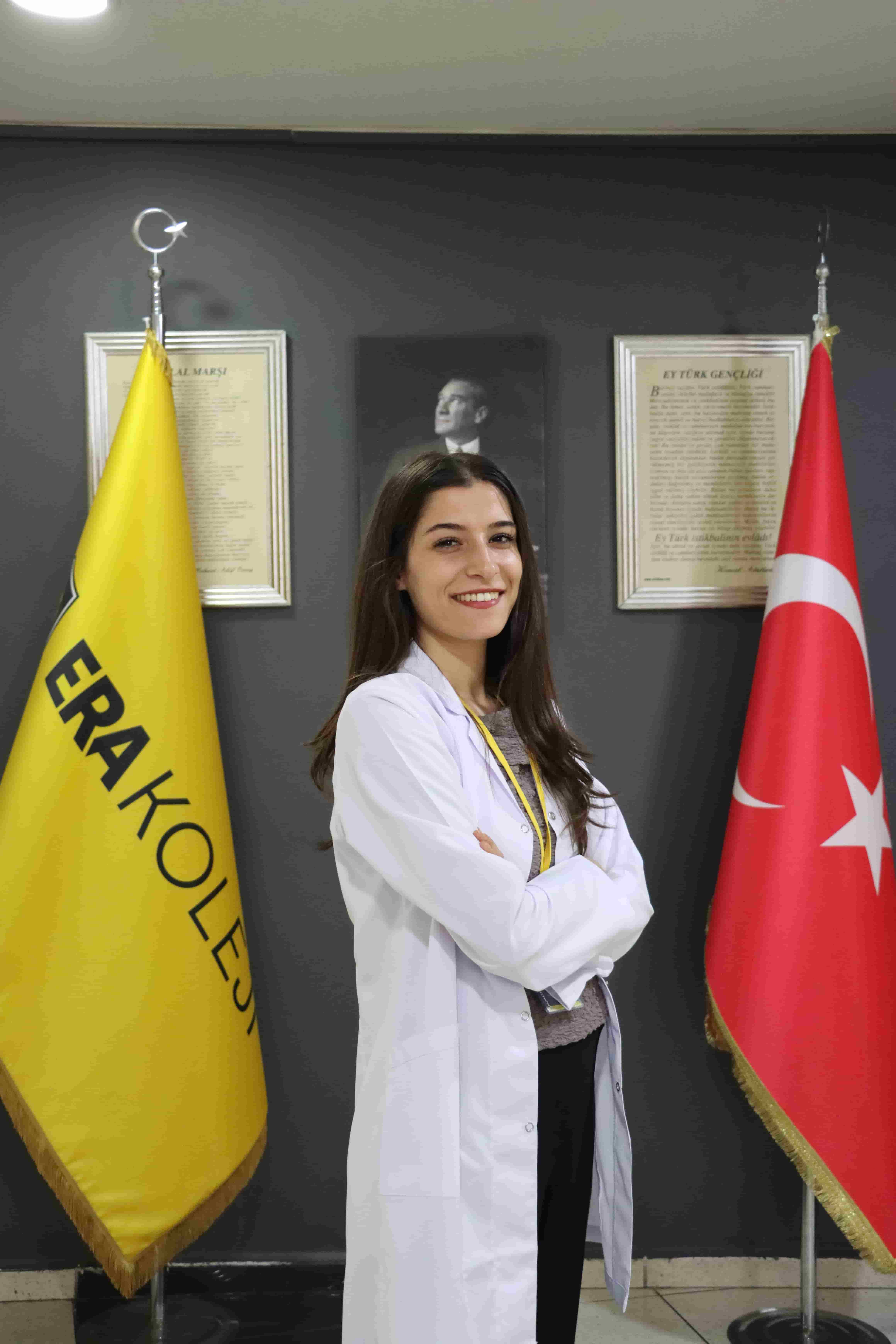 DENİZ ARSLAN — İNGİLİZCE ÖĞRETMENİ (Florya Kampüsü)