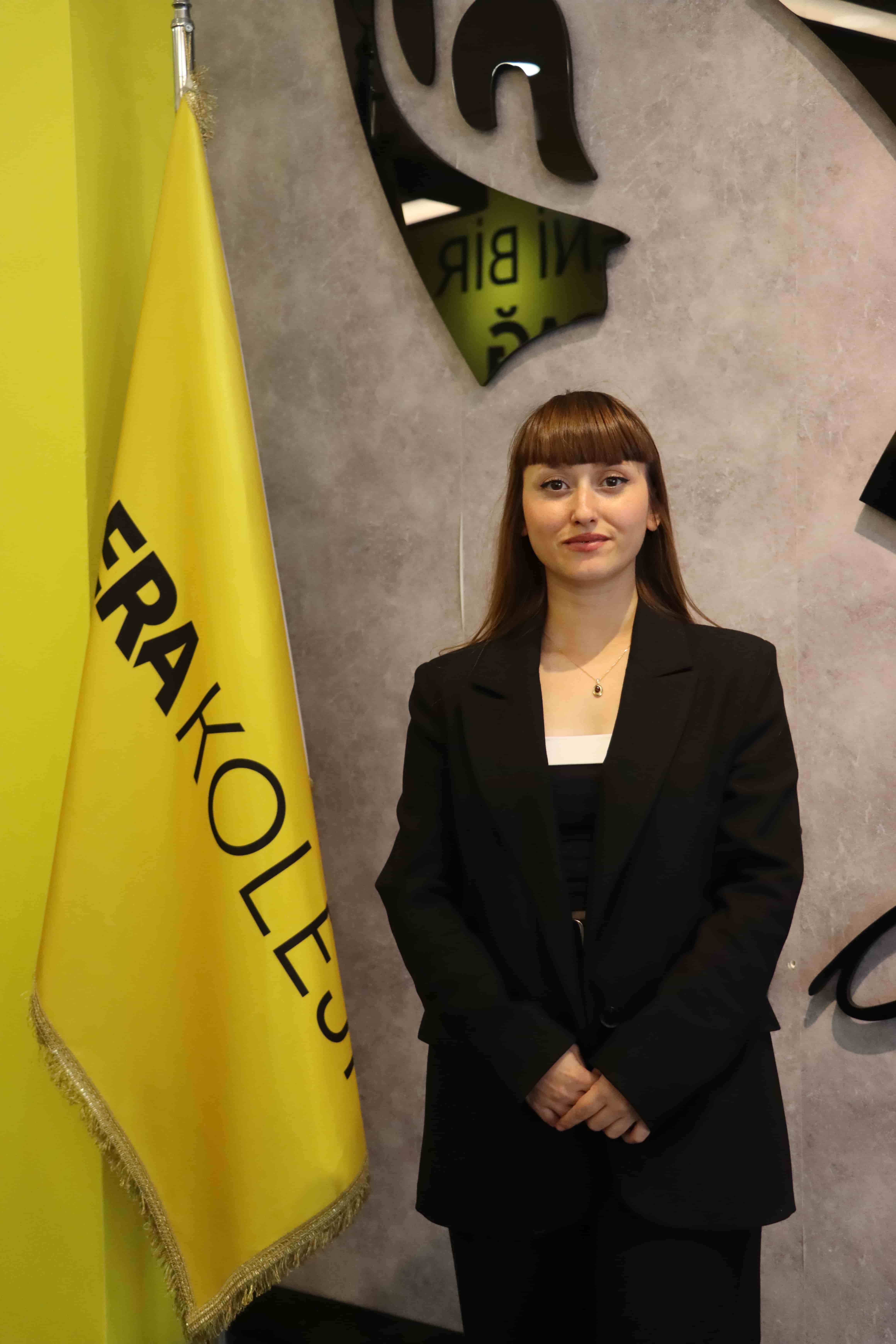 BUSE BOZDEMİR — ORTAOKUL İNGİLİZCE ÖĞRETMENİ (Kağıthane Kampüsü)