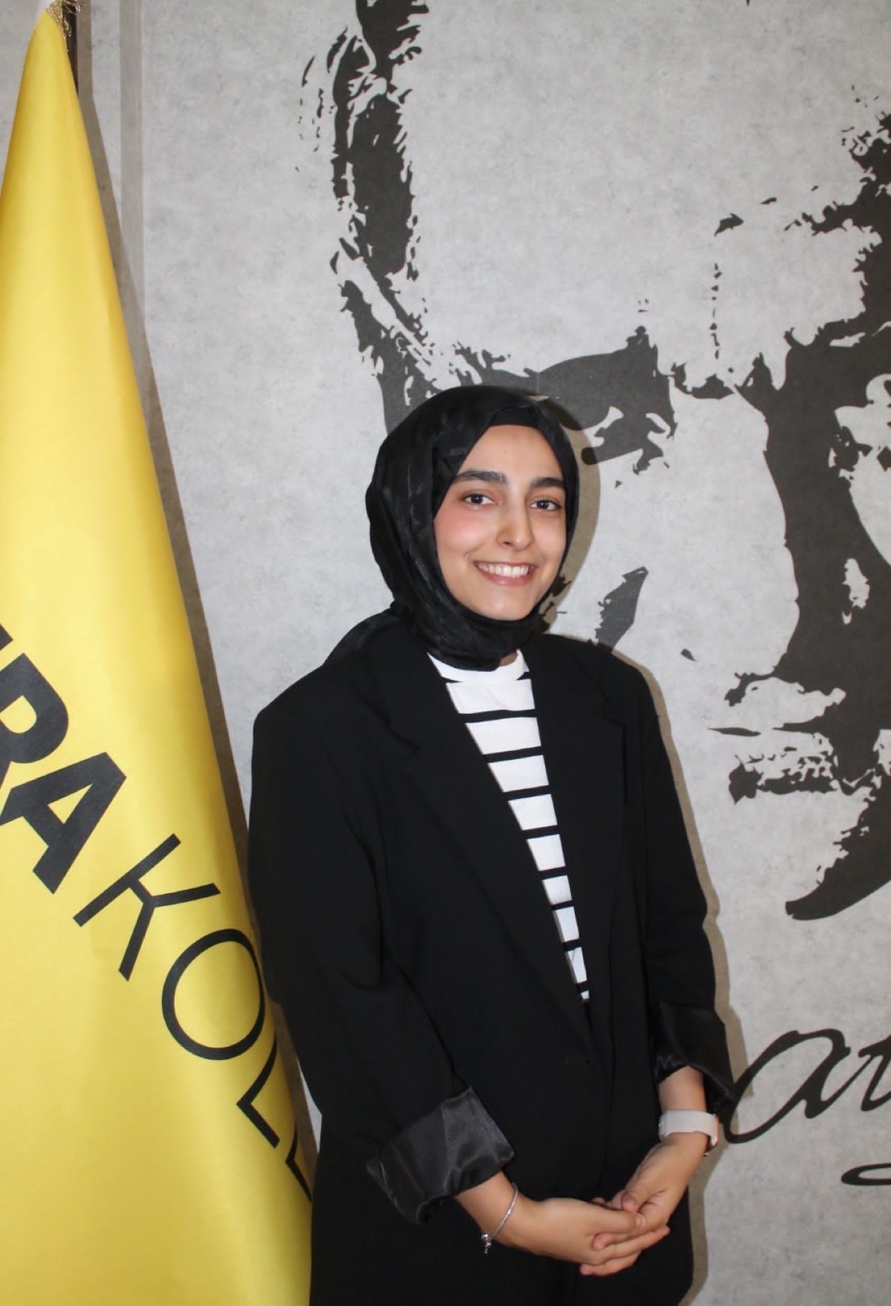 ESRA ÖZTÜRK — HALKLA İLİŞKİLER SORUMLUSU (Pendik Kampüsü)
