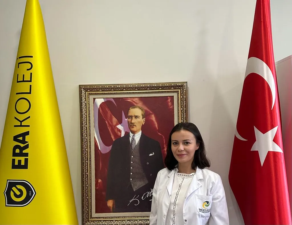 İSMİHAN İLKNUR ŞAHİN — FELSEFE ÖĞRETMENİ (Şişli Bomonti Kampüsü)