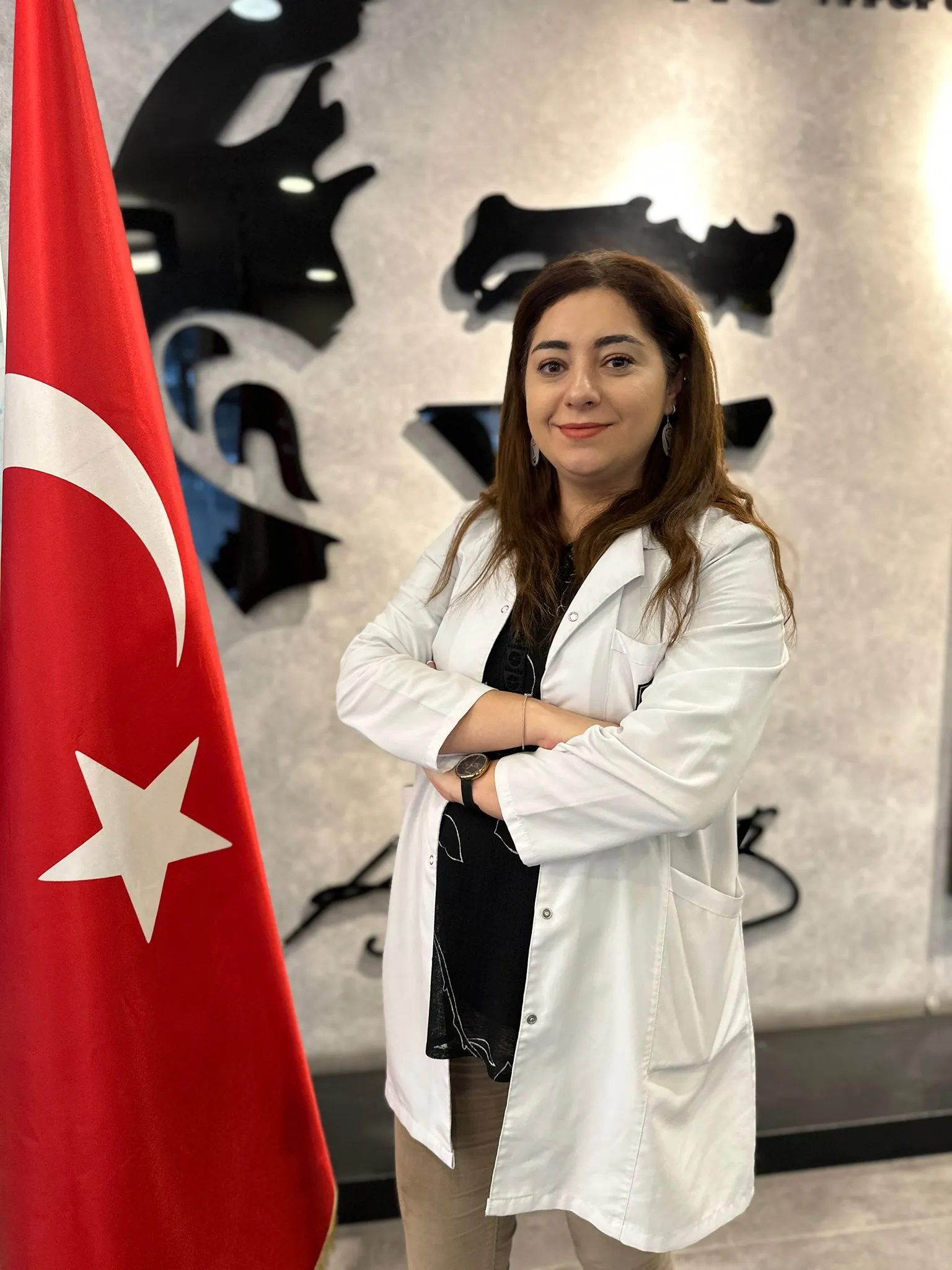 Esra YASİN — İngilizce Öğretmeni (Gaziosmanpaşa Kampüsü)