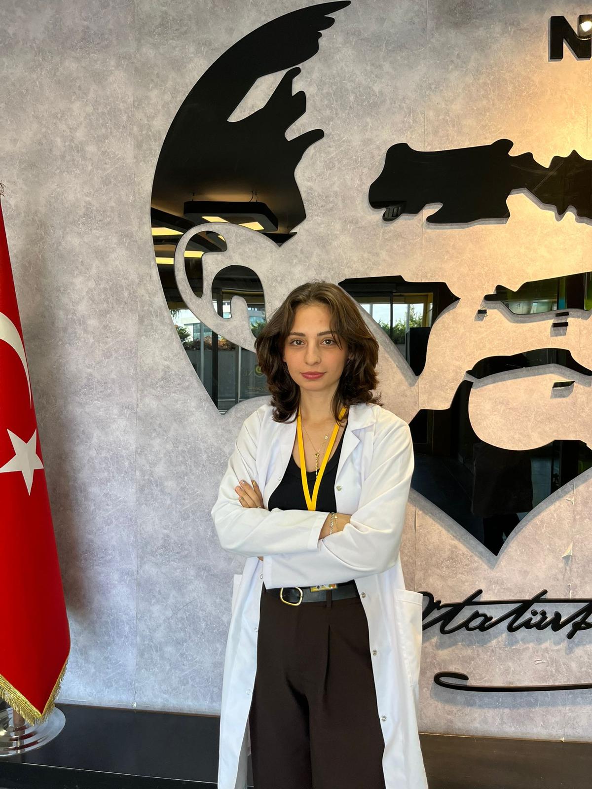 EBRAR KARATAŞ — İNGİLİZCE ÖĞRETMENİ (Çamlıca Kampüsü)