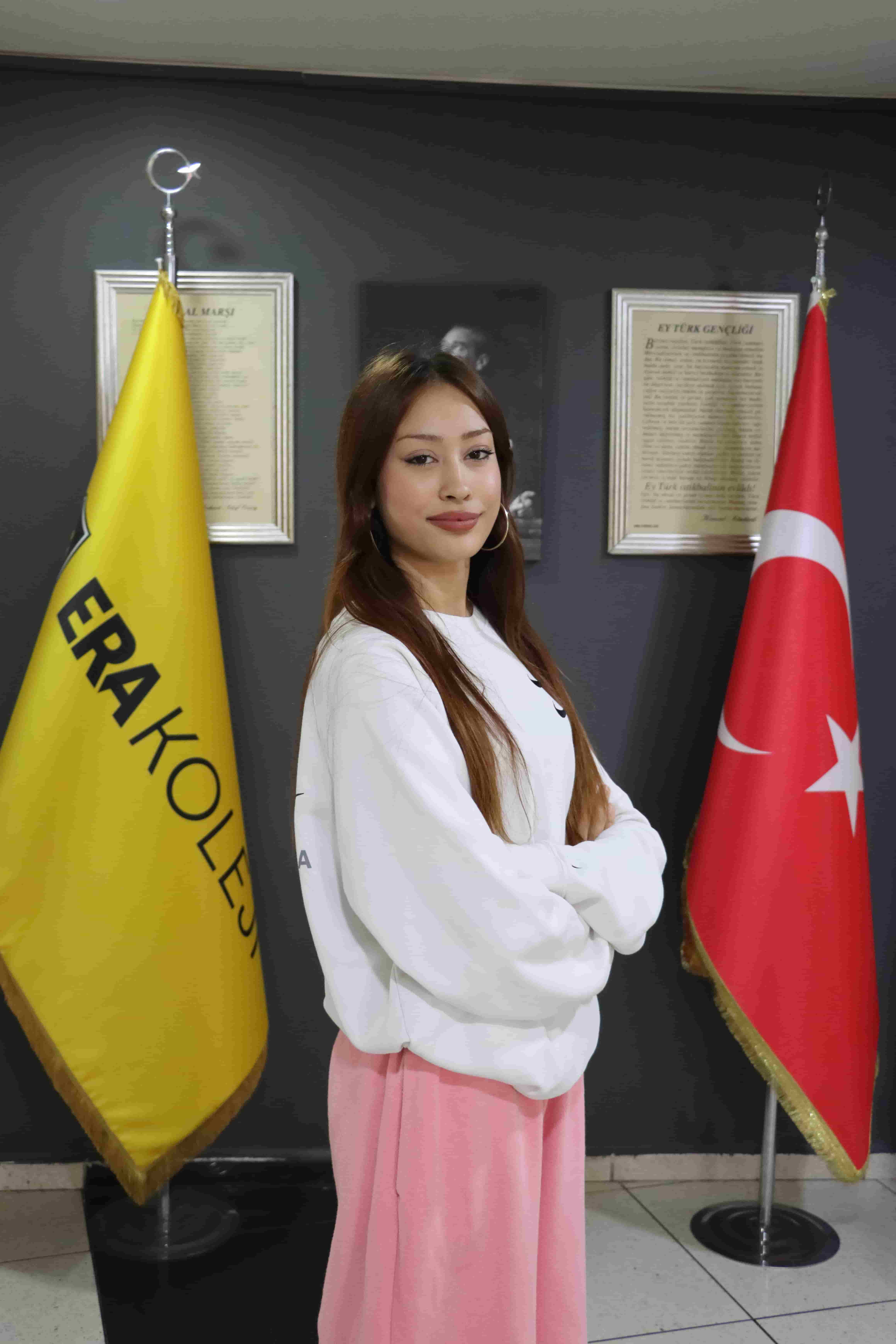 ESRA MUTLU — DANS ÖĞRETMENİ (Florya Kampüsü)