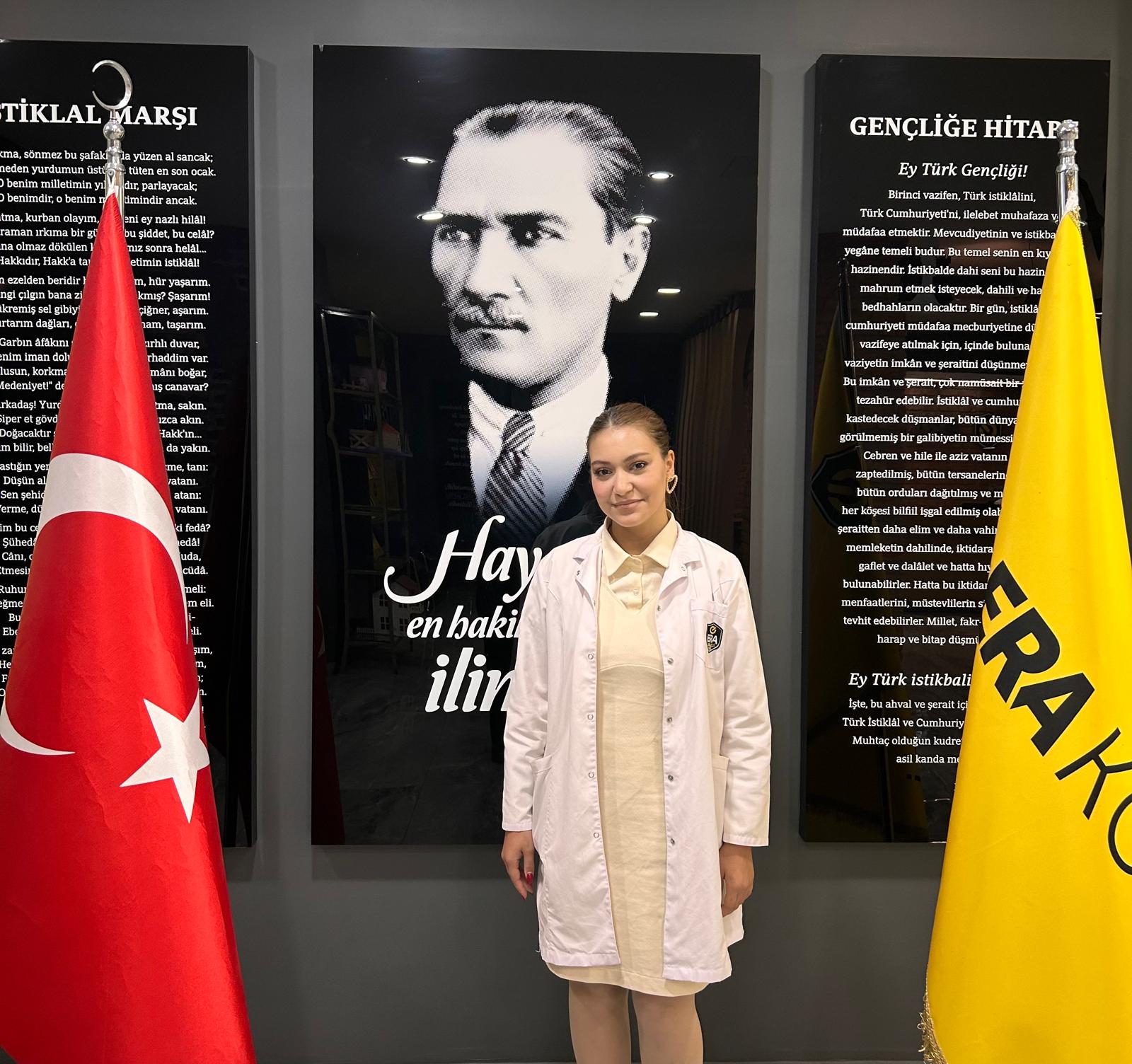 AYA KARA FERIEL — NATİVE ÖĞRETMENİ (Şişli Bomonti Kampüsü)