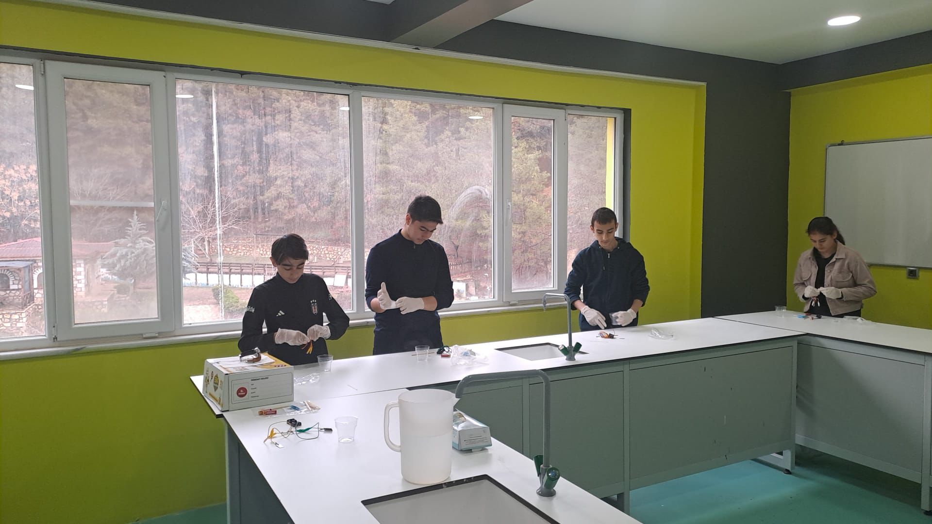 ERA Koleji – ADIYAMAN ERA KOLEJİ KİMYA DENEYİ görseli